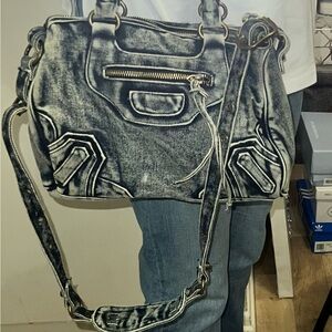 Denim Shoulder Bag

#balenciaga